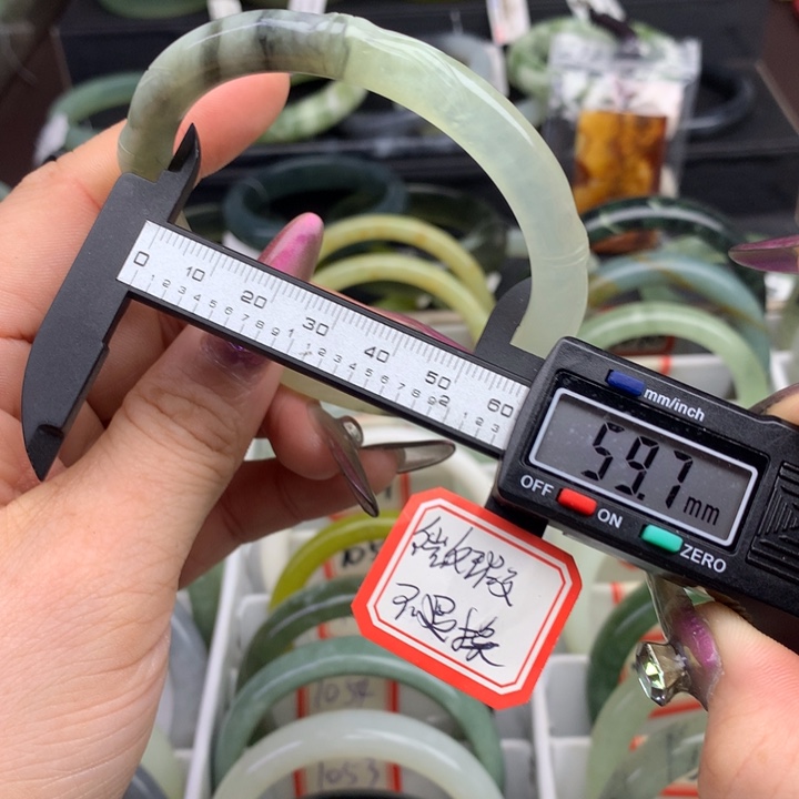 蛇纹石玉手镯未镶嵌1067