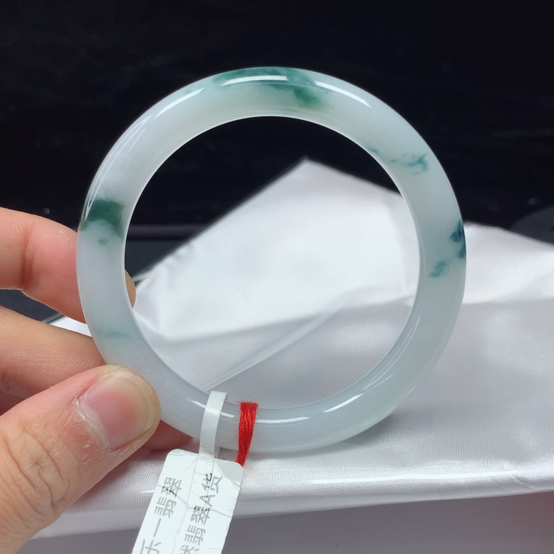 翡翠手镯（圆镯）未镶嵌55.2