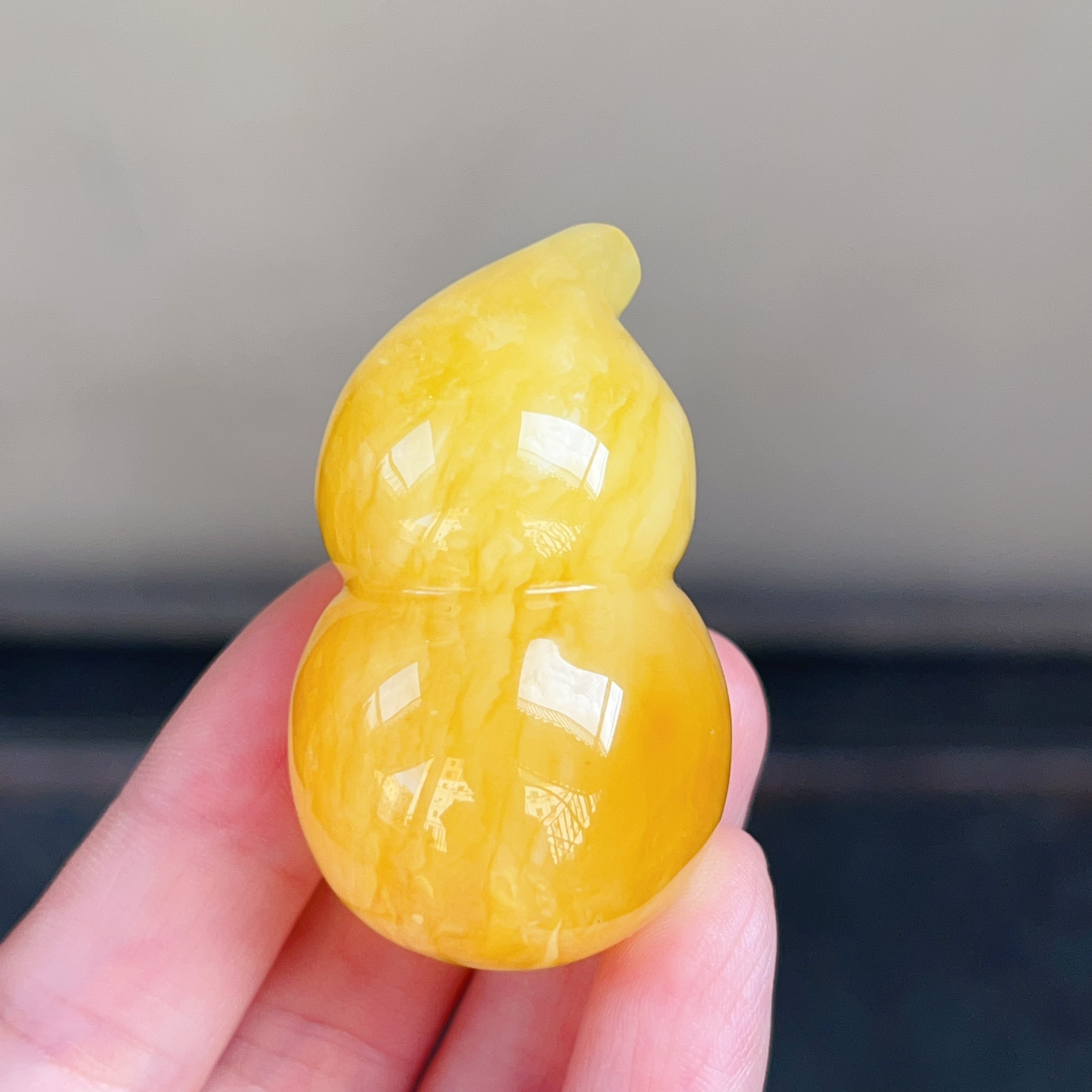 焦皮料满蜜鸡油黄蜜蜡立体葫芦吊坠，23.1克，尺寸50.6-30mm