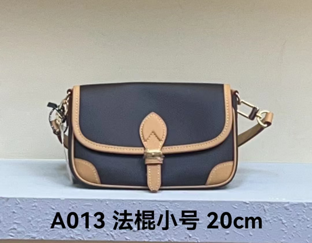 A013 法棍小号 20cm【里外标全对】现货带礼盒包装单肩包