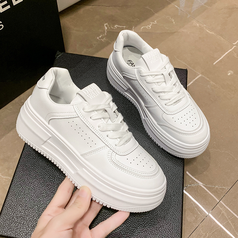 qibeiqi/柒呗柒2025秋季韩版厚底时尚小白鞋女百搭舒适松糕休闲鞋