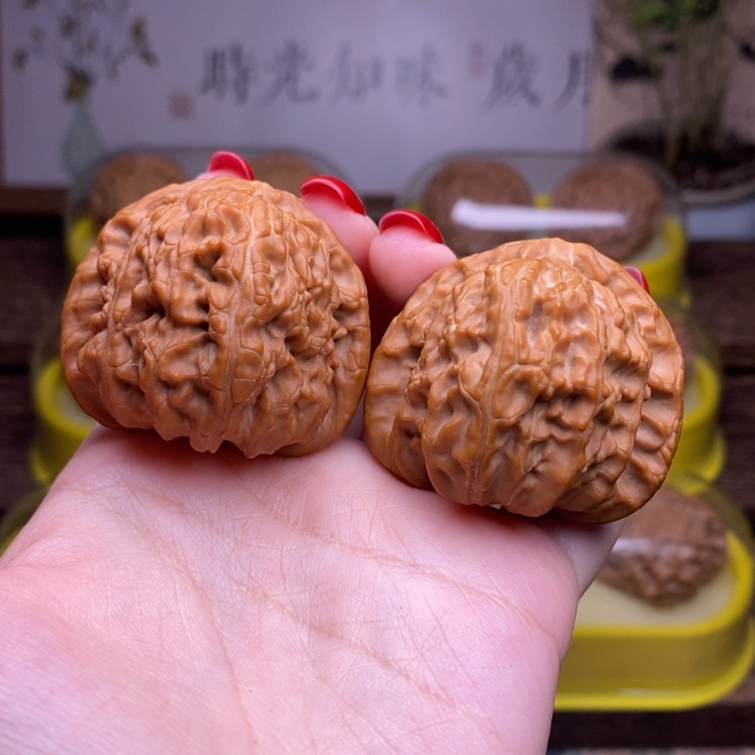 文玩核桃把件全品42尺三角白狮子头