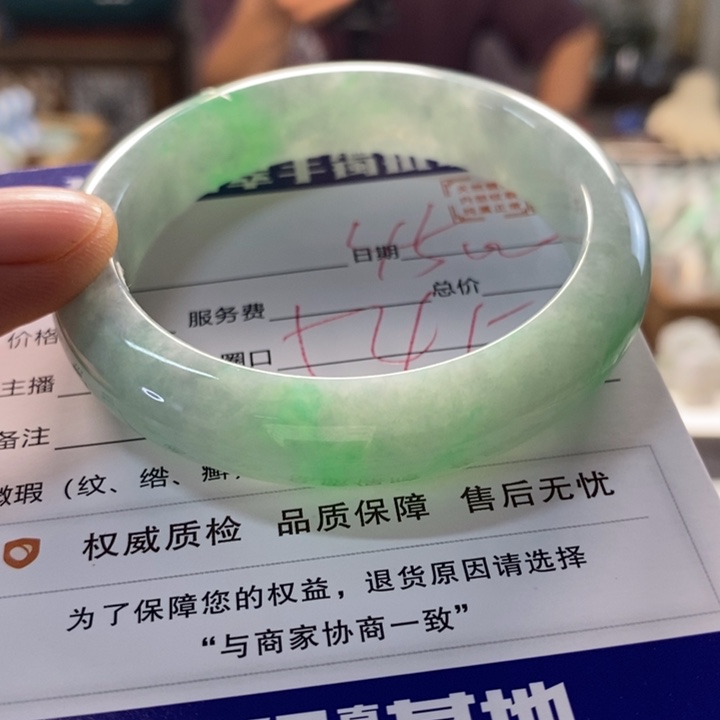 翡翠手镯未镶嵌翡翠手镯未镶嵌