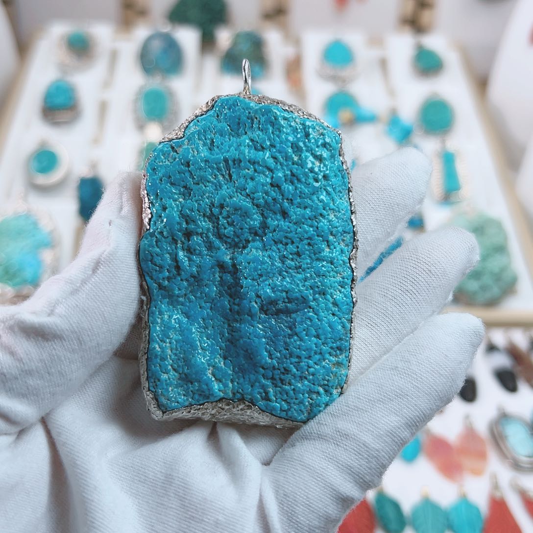 绿松石颈饰未镶嵌和****山