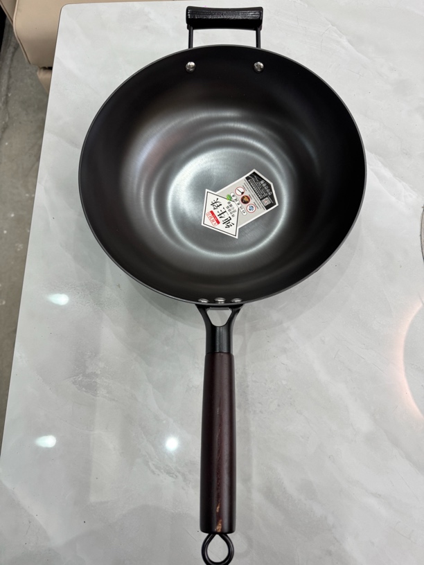 高纯度精铁。生铁补铁锅。不易生锈，不易粘锅。健康补铁