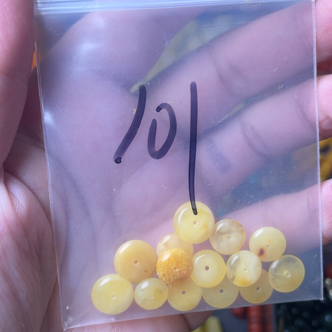 蜜蜡裸石未镶嵌配饰