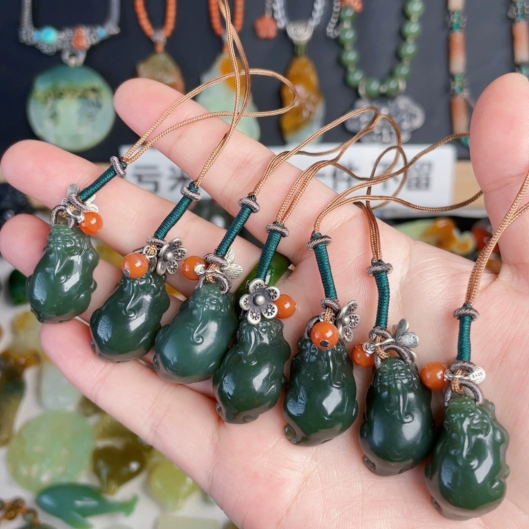 天然和田玉貔貅手机链包包挂钥匙链多样性发其一