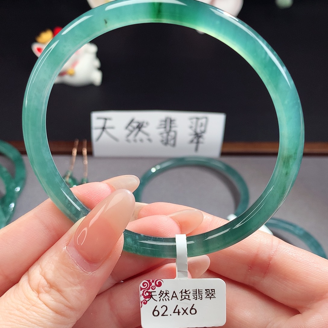翡翠手镯（圆镯）未镶嵌