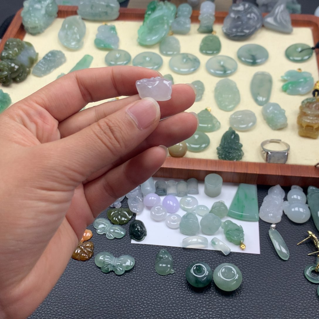 翡翠颈饰未镶嵌鹿