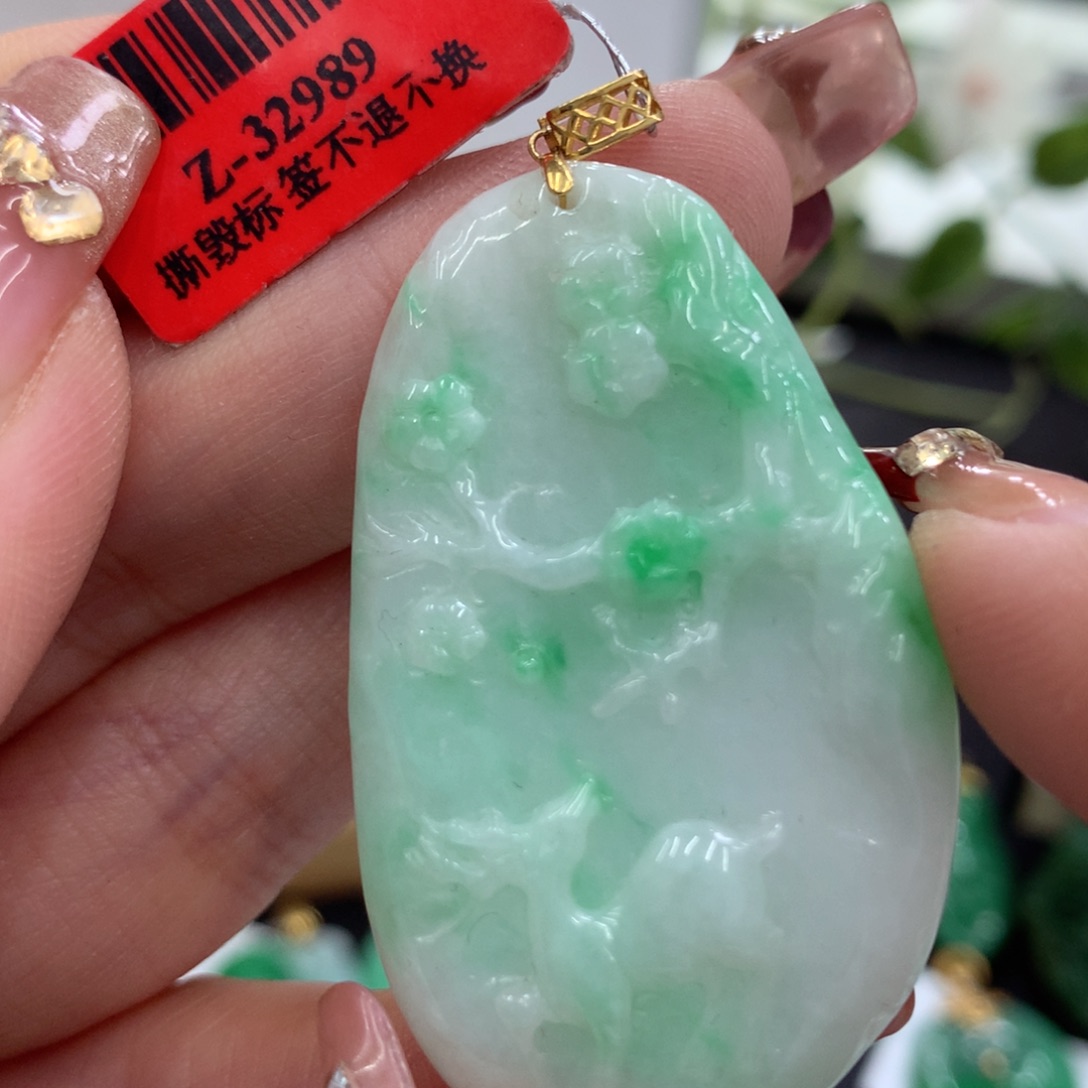 翡翠吊坠(不含链)18K金镶嵌