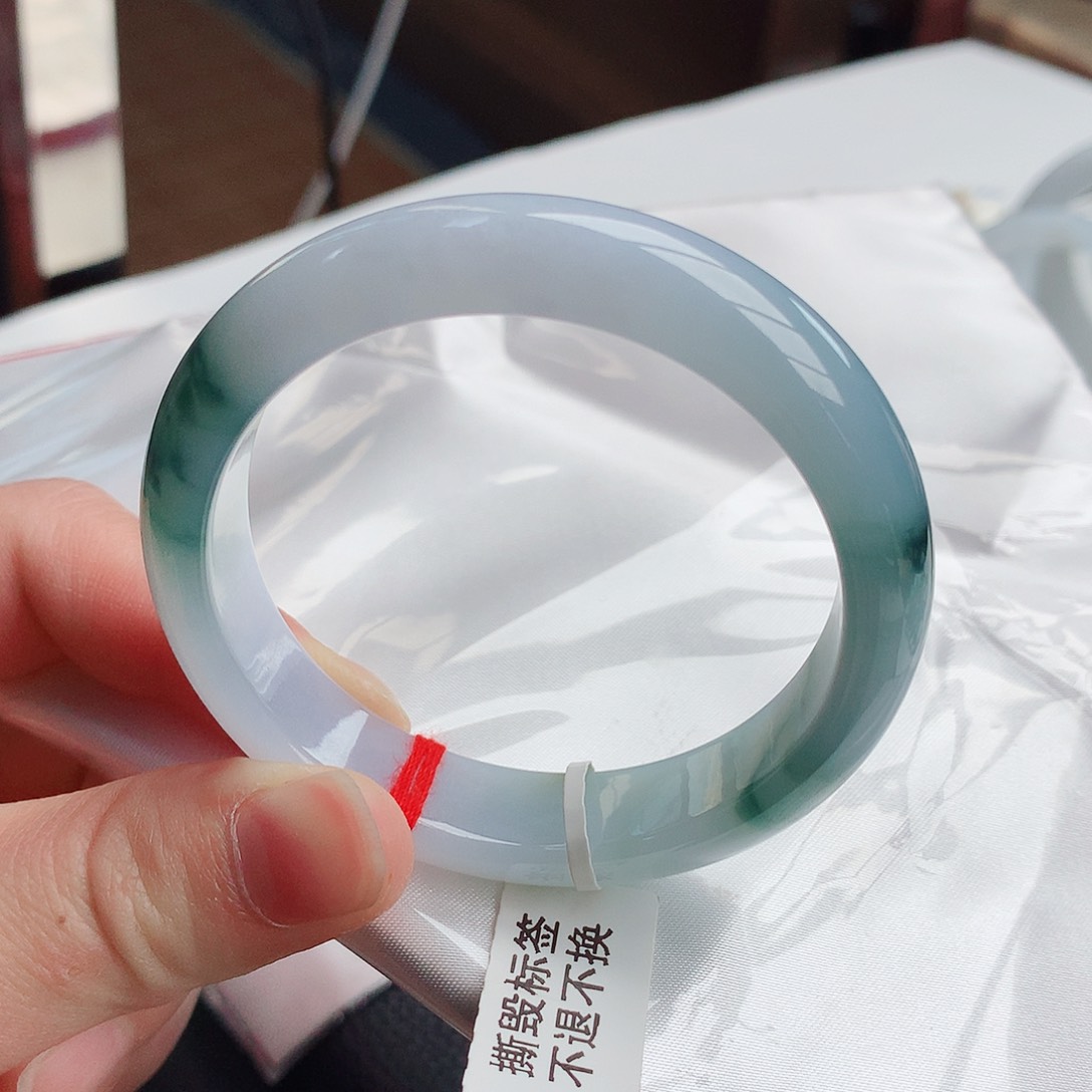 翡翠手镯未镶嵌天然翡翠A货