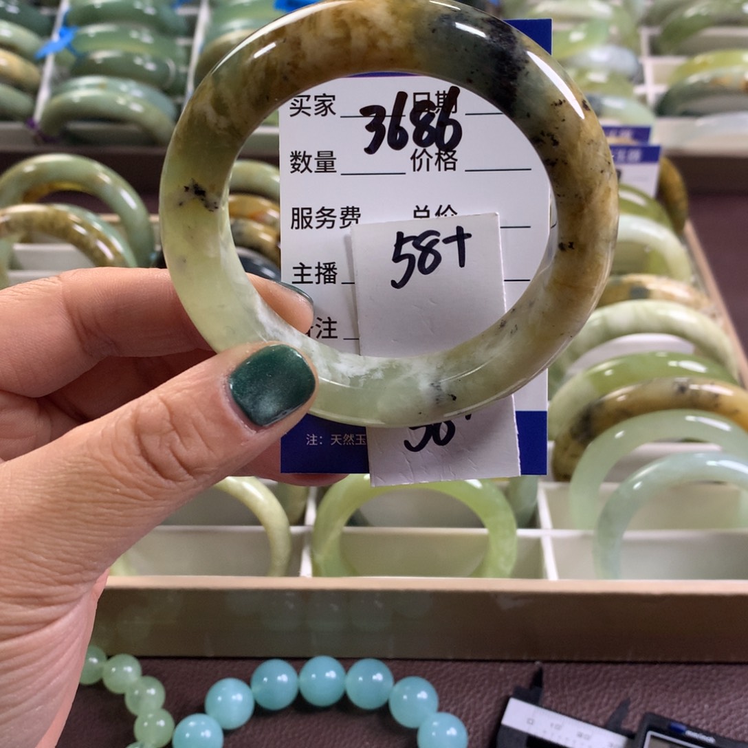 蛇纹石玉未镶嵌手镯3686