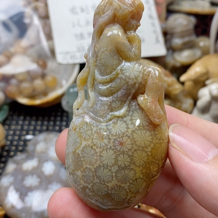 硅化珊瑚（珊瑚玉）颈饰未镶嵌