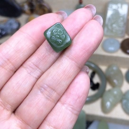 和田玉（碧玉）颈饰未镶嵌