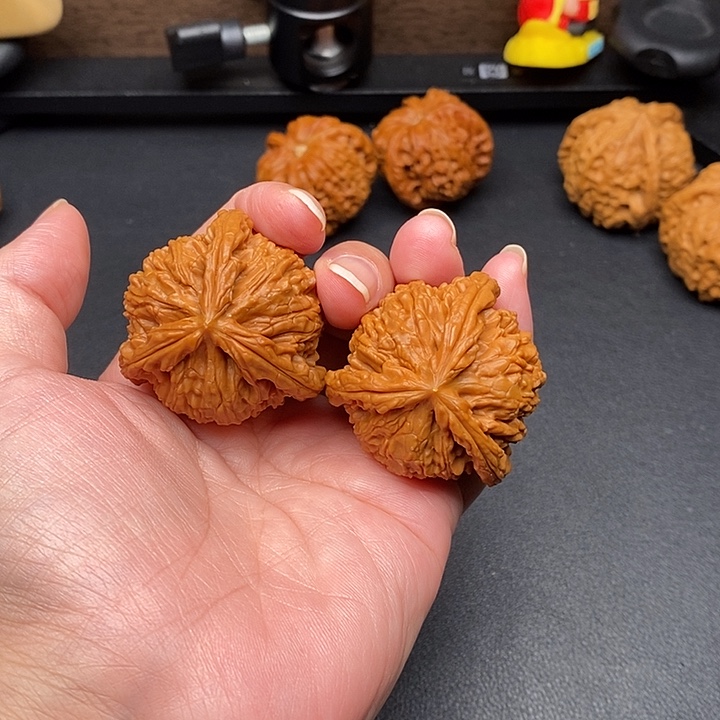 大***使文玩核桃把件白奔