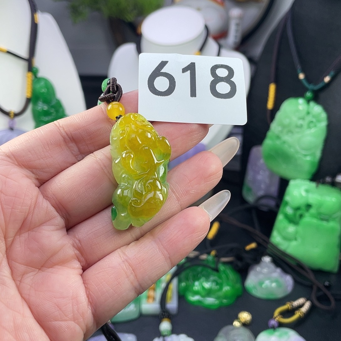吊坠(赠链)未镶嵌翡翠