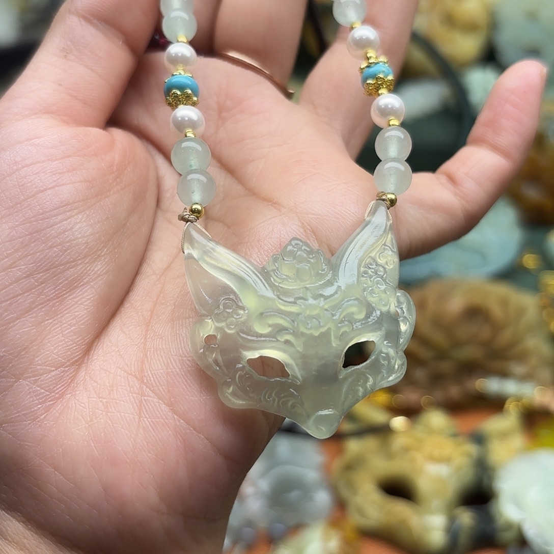 蛇纹石玉未镶嵌颈饰