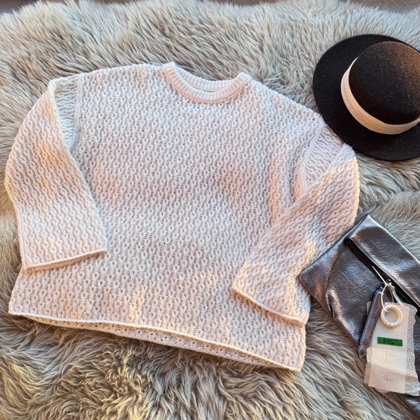 我是绵绵软软的超级舒适手工钩织镂空宽松洋气好搭配的针织上衣