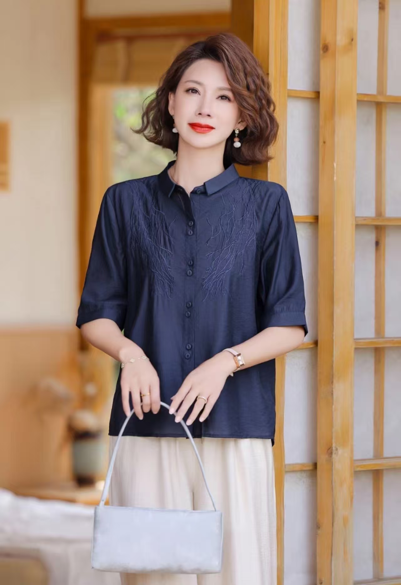 夏季新款女装柳叶刺绣衬衣遮肉显瘦高档防宽松透气妈妈装开衫