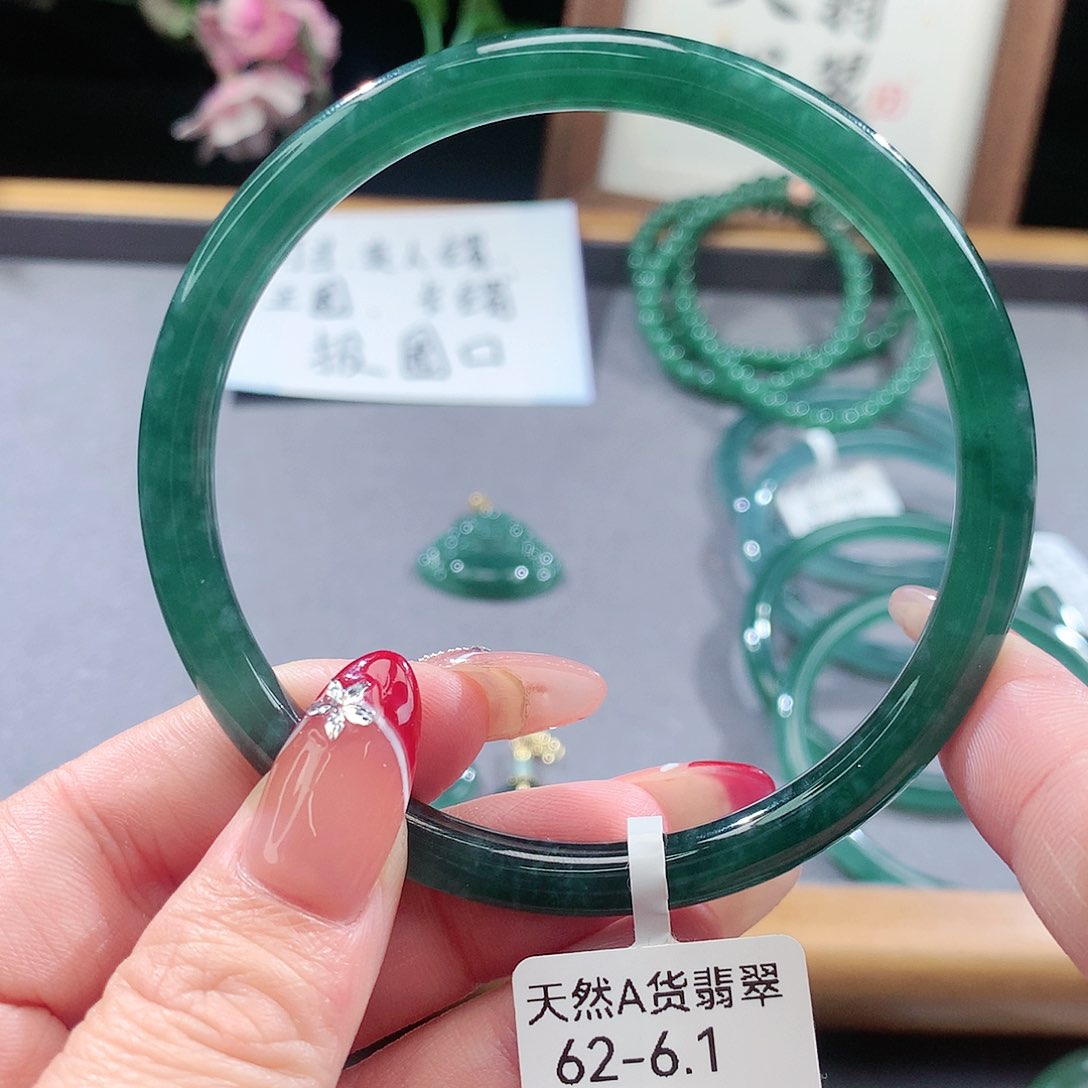 翡翠手镯（圆镯）未镶嵌