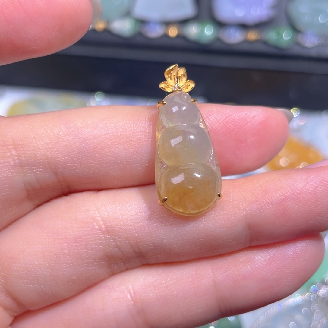 颈饰18K金镶嵌翡翠翡翠