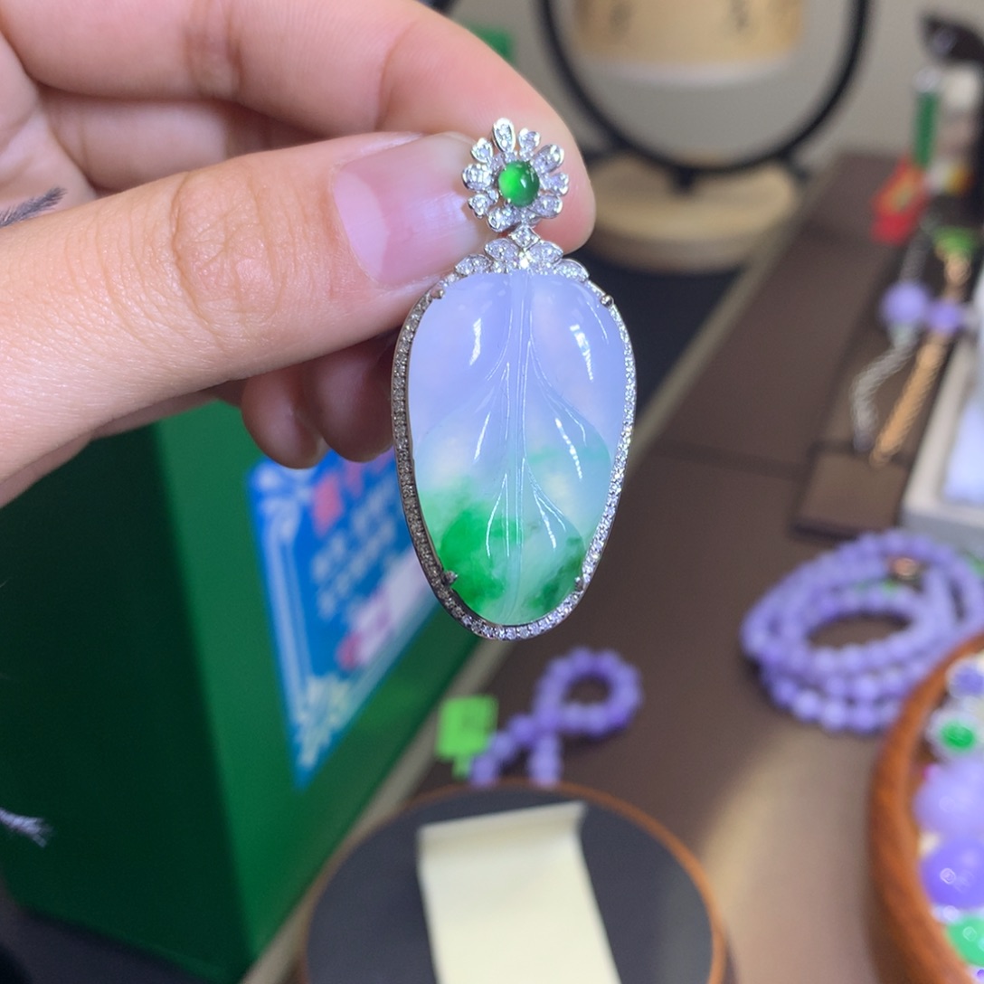 翡翠颈饰18K金镶嵌翡翠