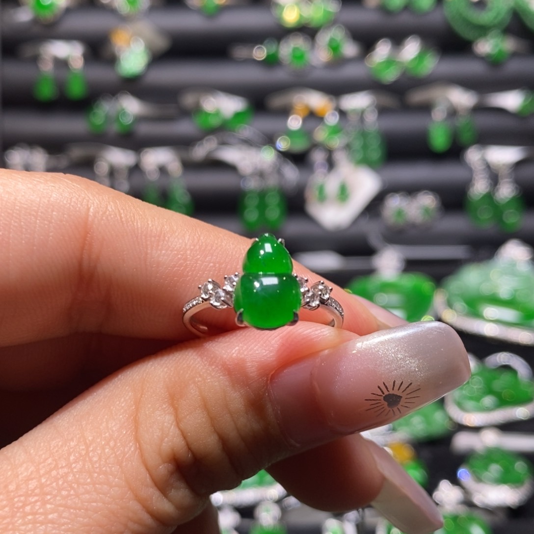 翡翠戒指18K金镶嵌天然翡翠