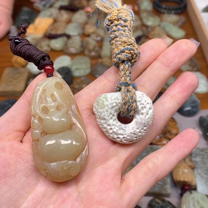 岫岩河磨玉（透闪石质玉）颈饰未镶嵌西****欣