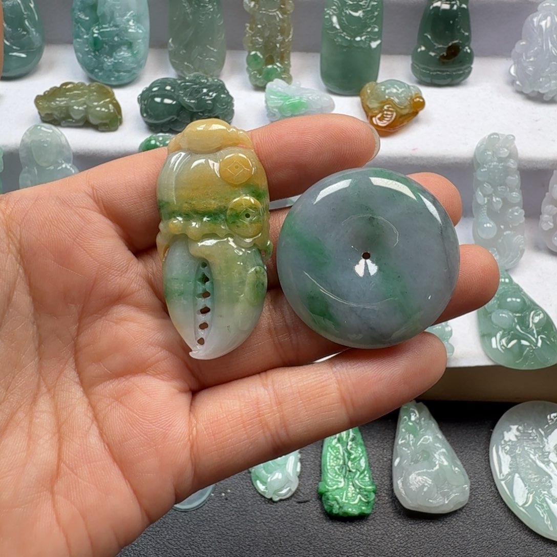 北***馨翡翠未镶嵌颈饰翡翠