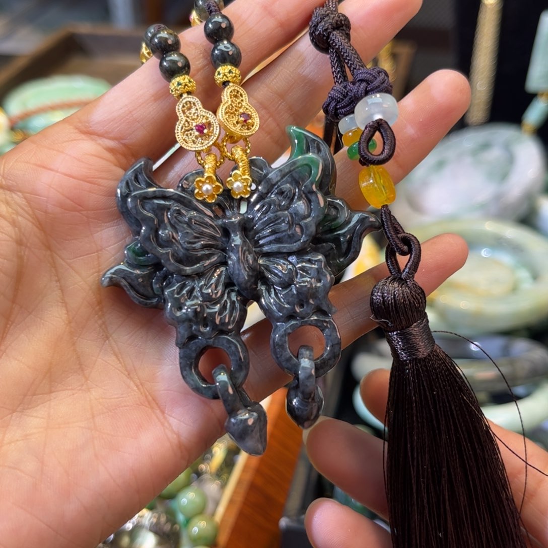 翡翠颈饰未镶嵌待编款