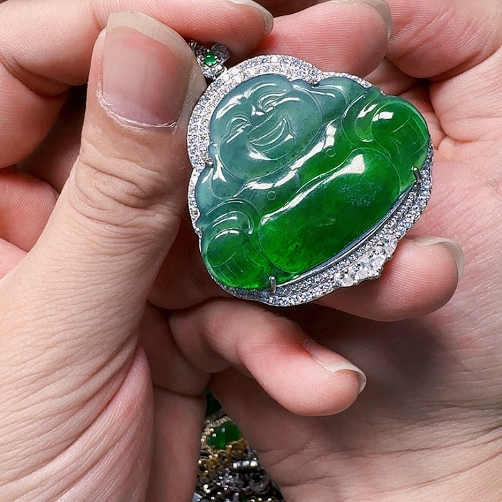 翡翠颈饰未镶嵌天然A货翡翠放漏