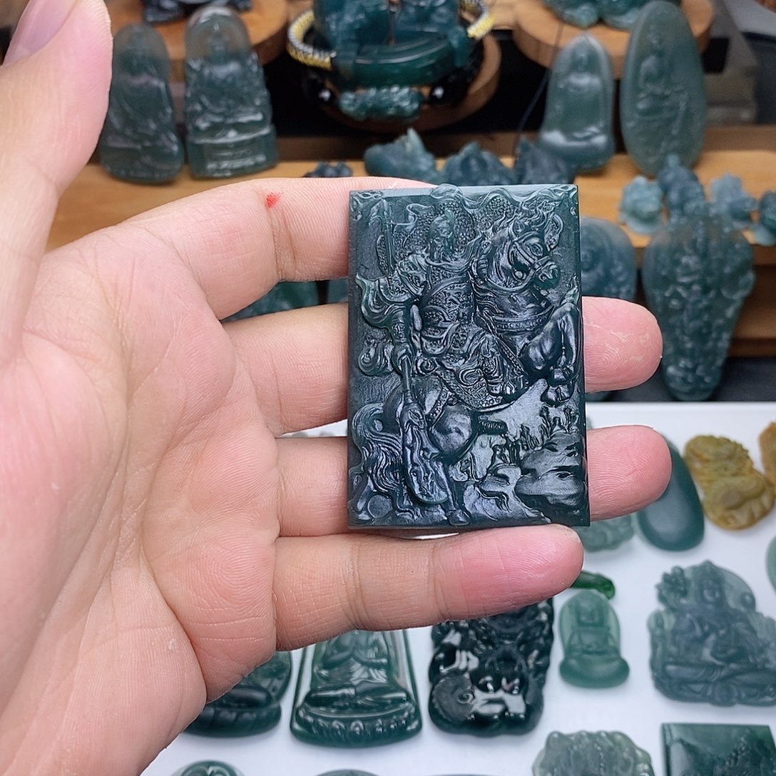 定制翡翠未镶嵌关公