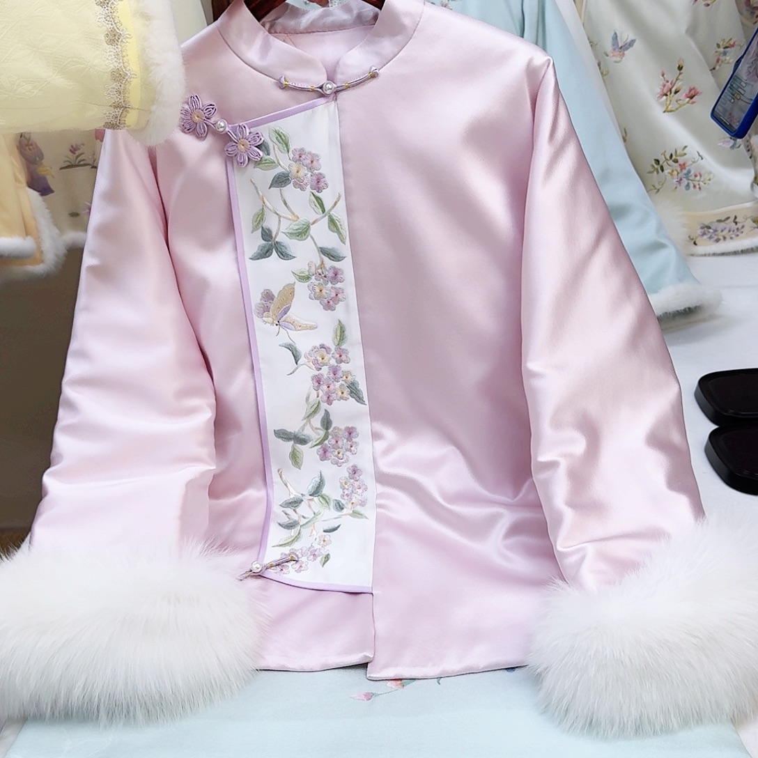 织绣真丝紫色琵琶襟棉服