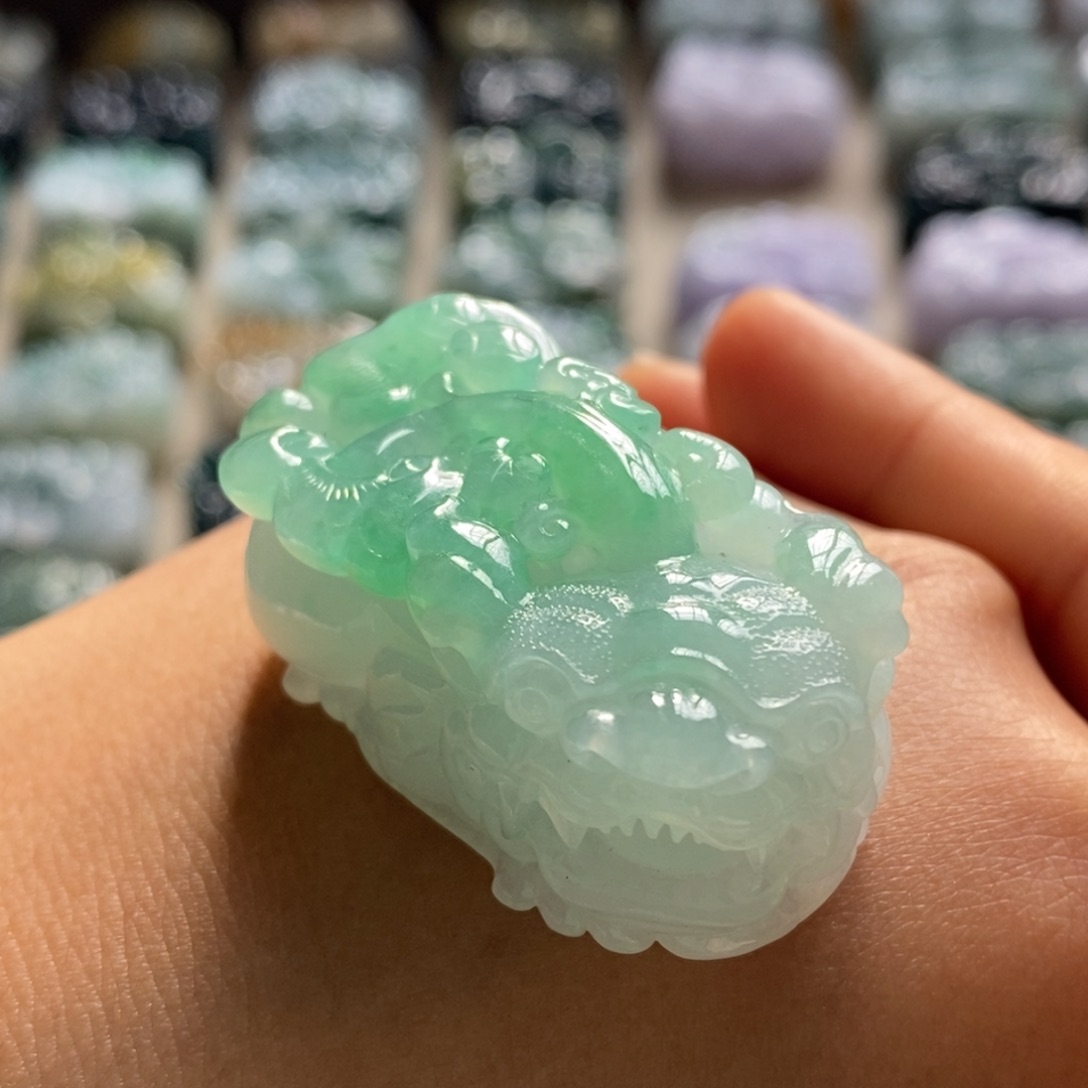 翡翠未镶嵌颈饰天然翡翠貔貅吊坠