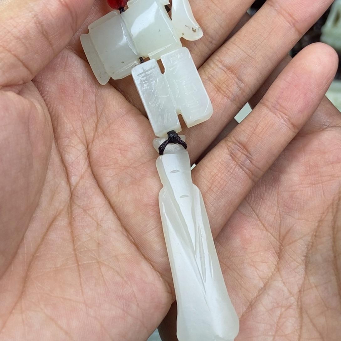 和田玉未镶嵌把件