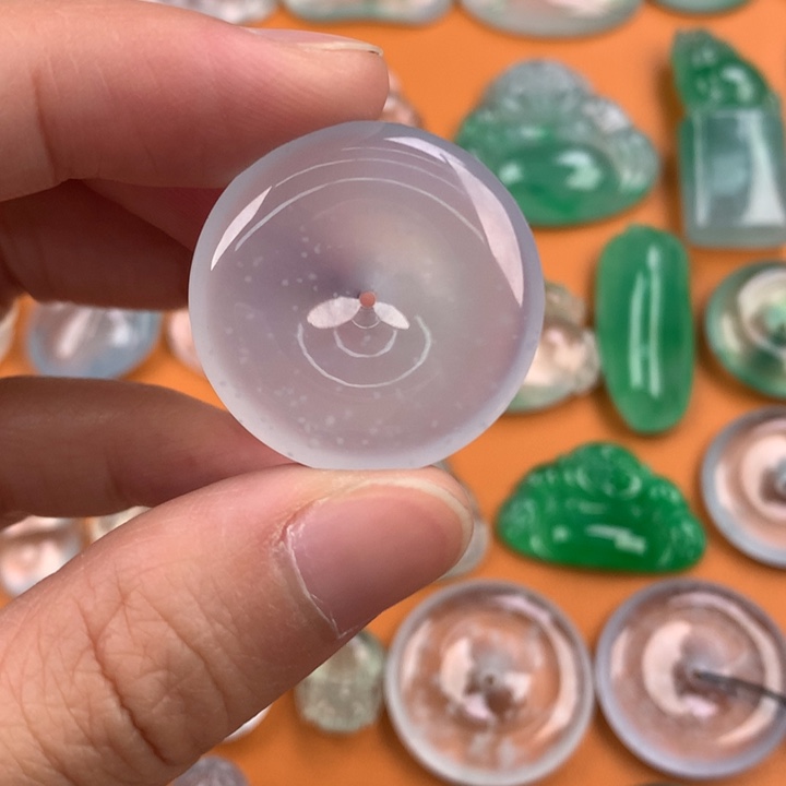 翡翠挂件未镶嵌….