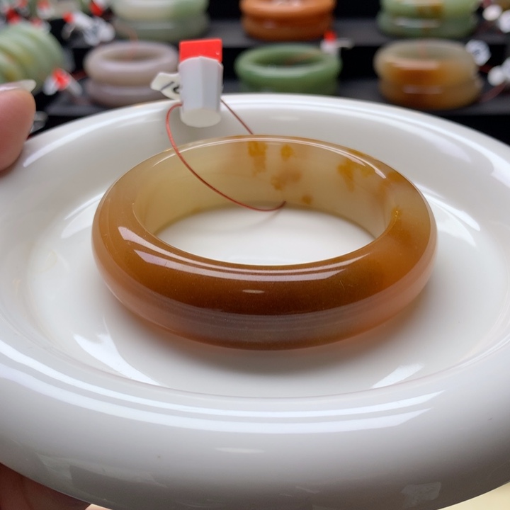 未镶嵌手镯石英岩玉