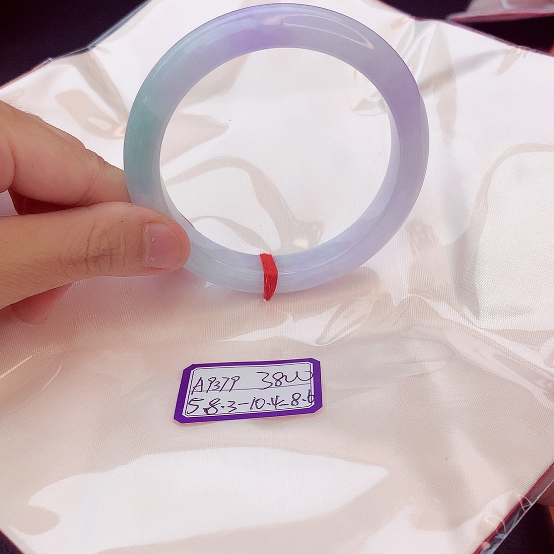 翡翠手镯未镶嵌翡翠