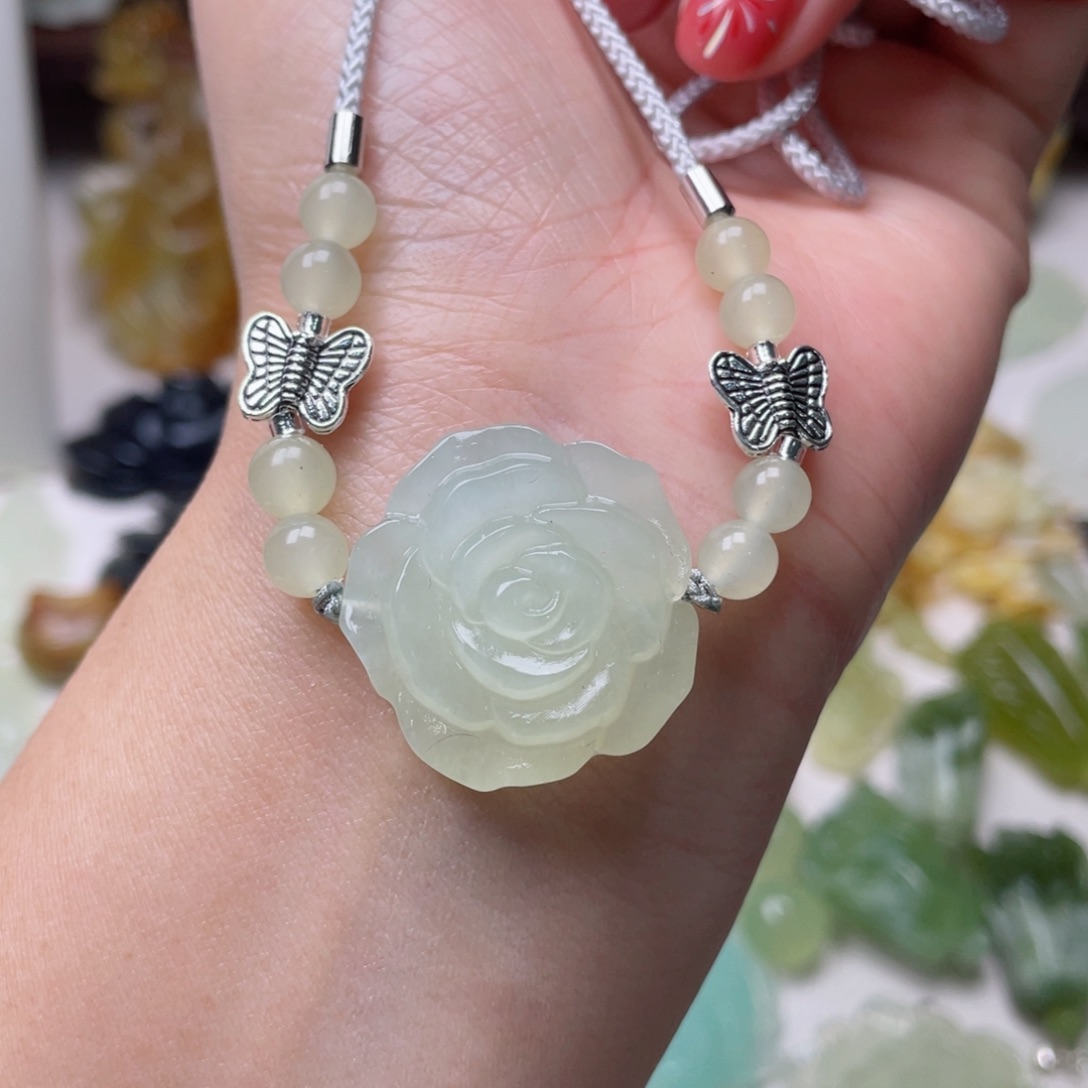 蛇纹石玉颈饰未镶嵌