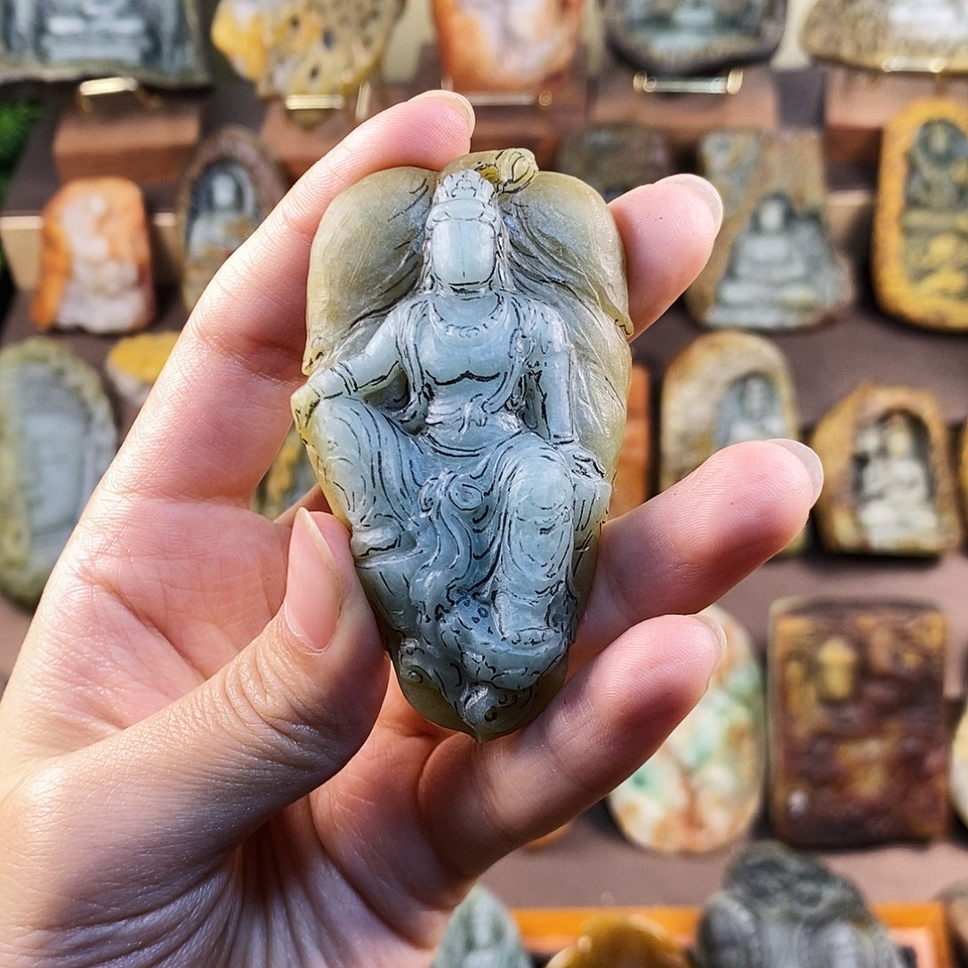 Z***定制翡翠未镶嵌翡翠挂件