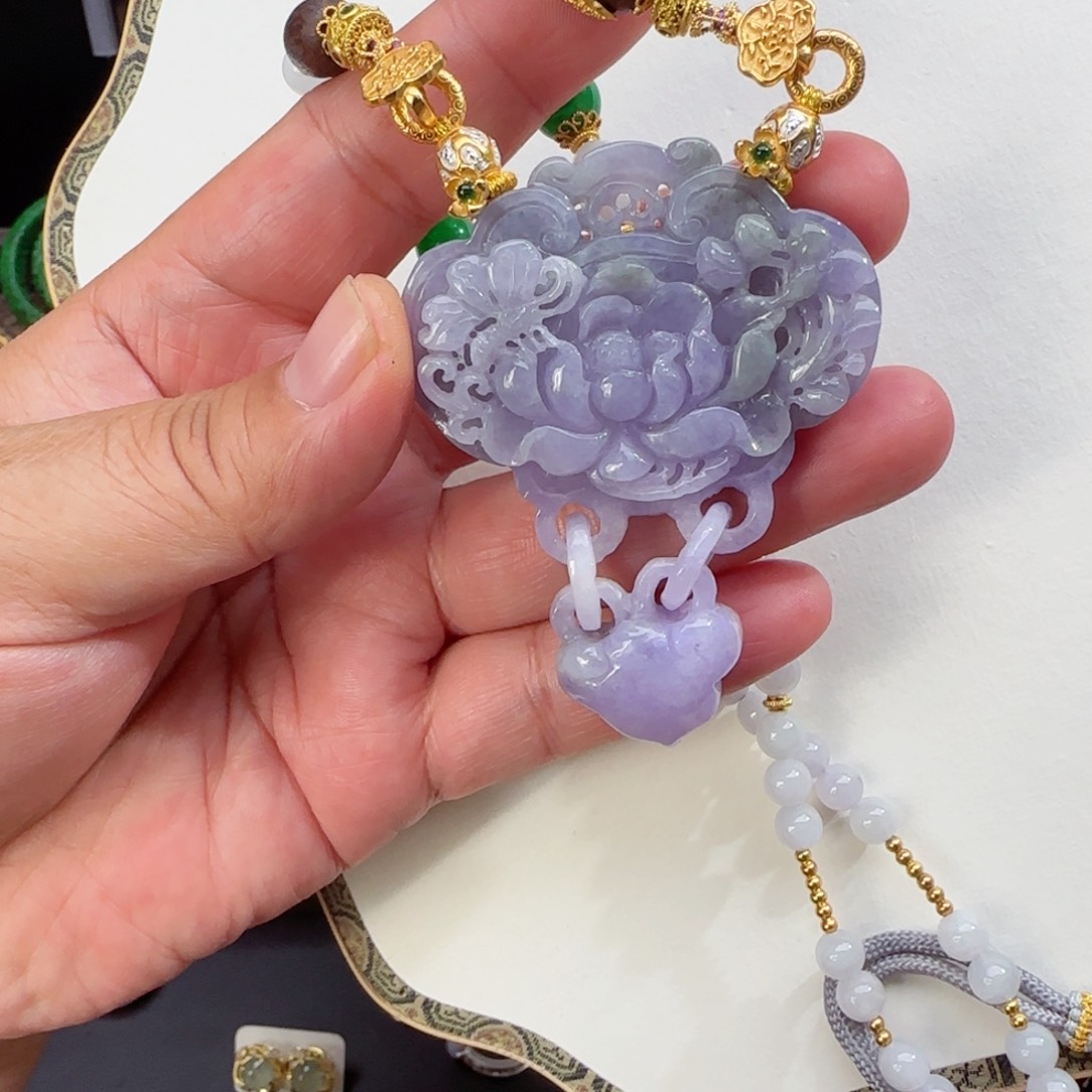 翡翠颈饰未镶嵌仿古