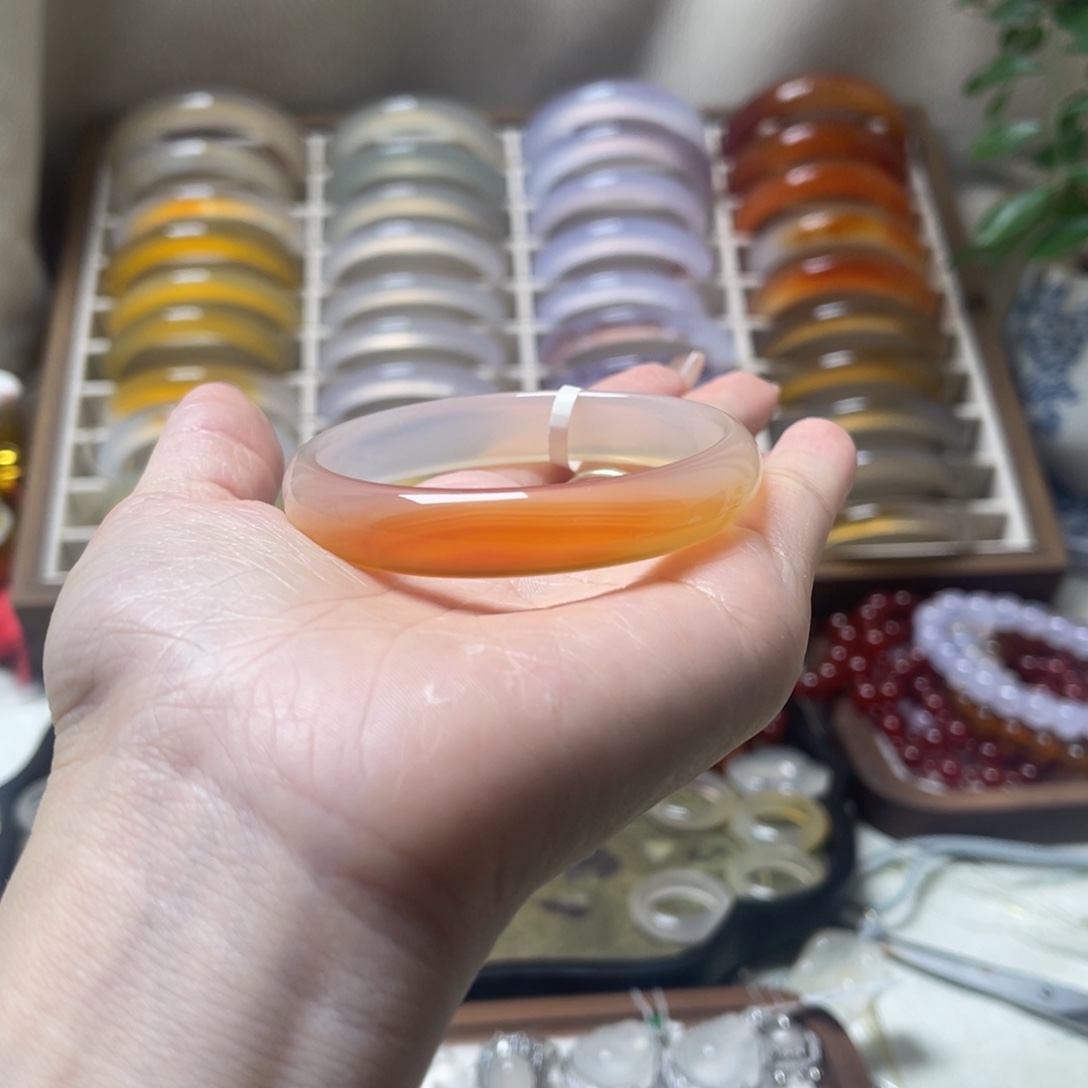 臻***桉玛瑙/玉髓未镶嵌手镯