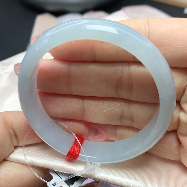 翡翠手镯未镶嵌向**?54545555