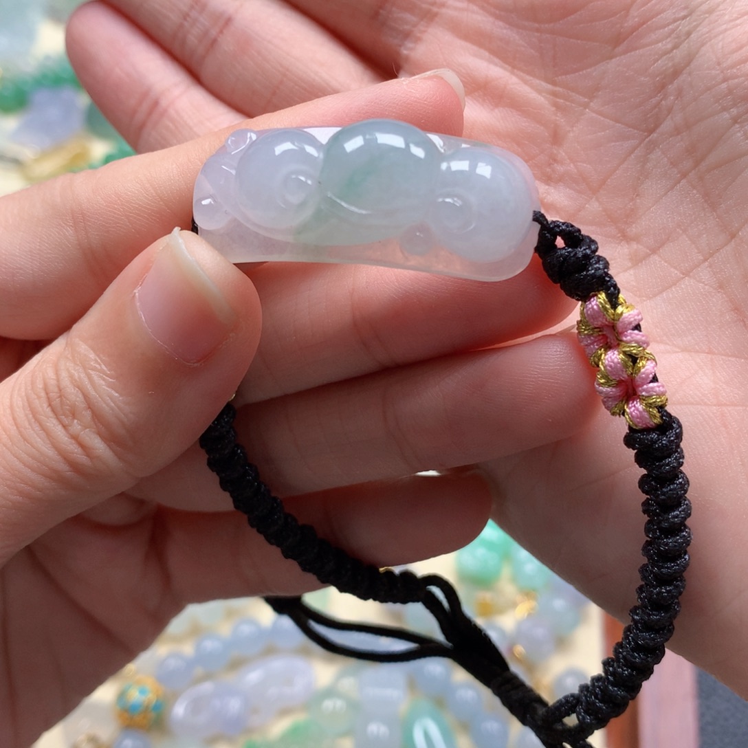 翡翠未镶嵌颈饰是