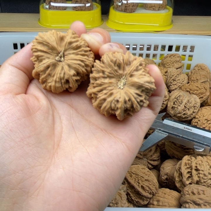 瓦***泰吊坠文玩核桃38文三三愣