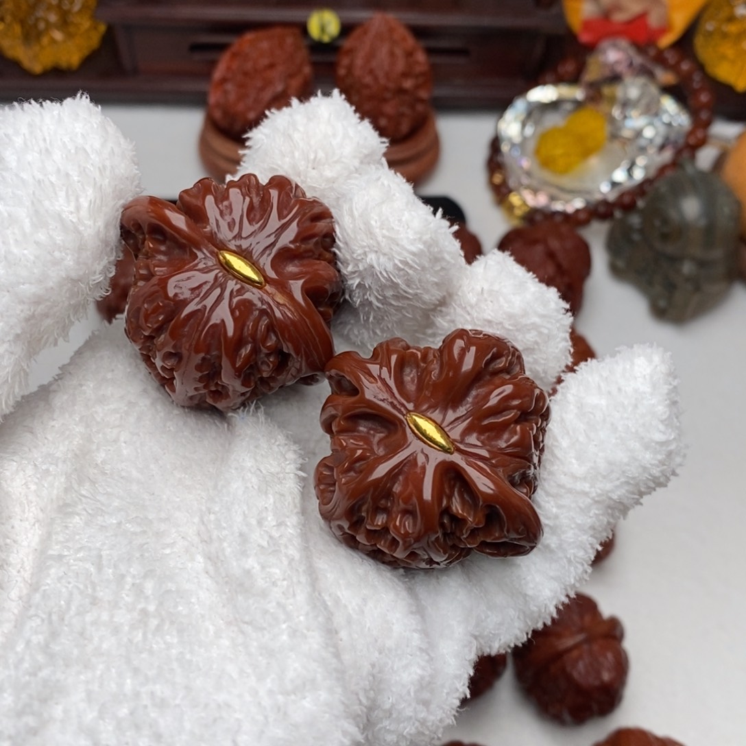 做***生文玩核桃吊坠全品三角白