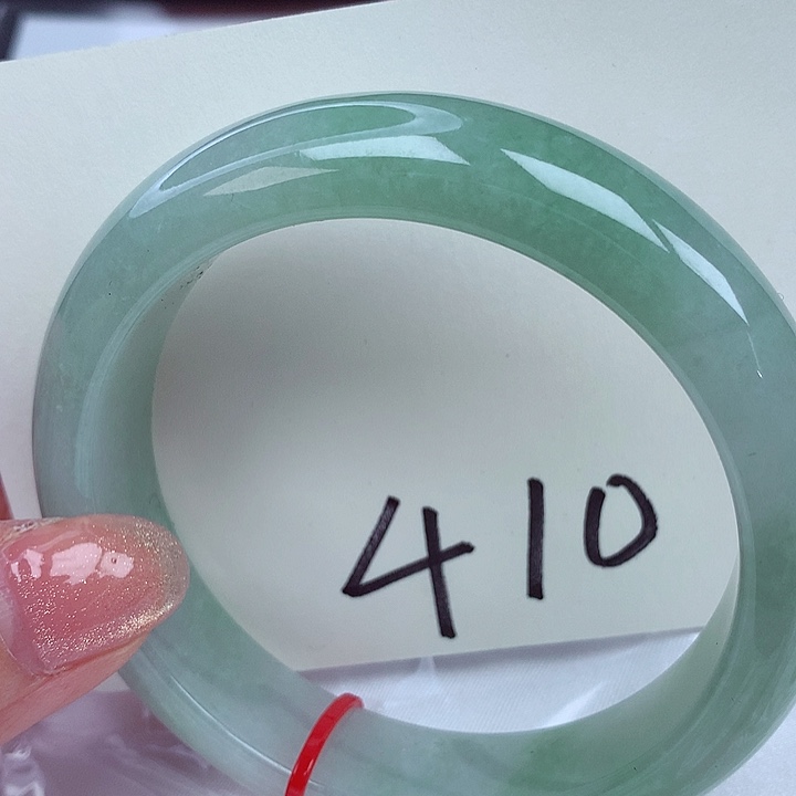 翡翠手镯未镶嵌翡翠