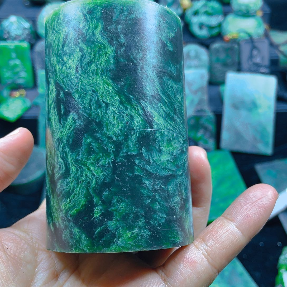 和田玉（碧玉）未镶嵌珠宝奇石