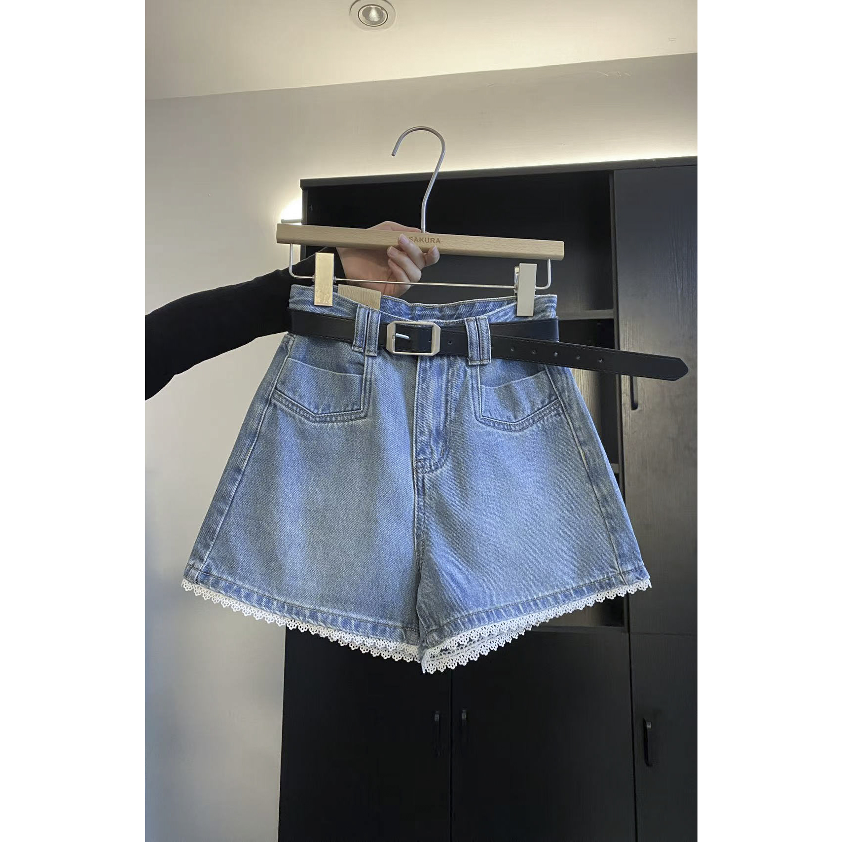 璎婲sᴀᴋᴜʀᴀ【热辣裤夏】金韩版高腰a字裤子拼接蕾丝配腰带牛仔短裤