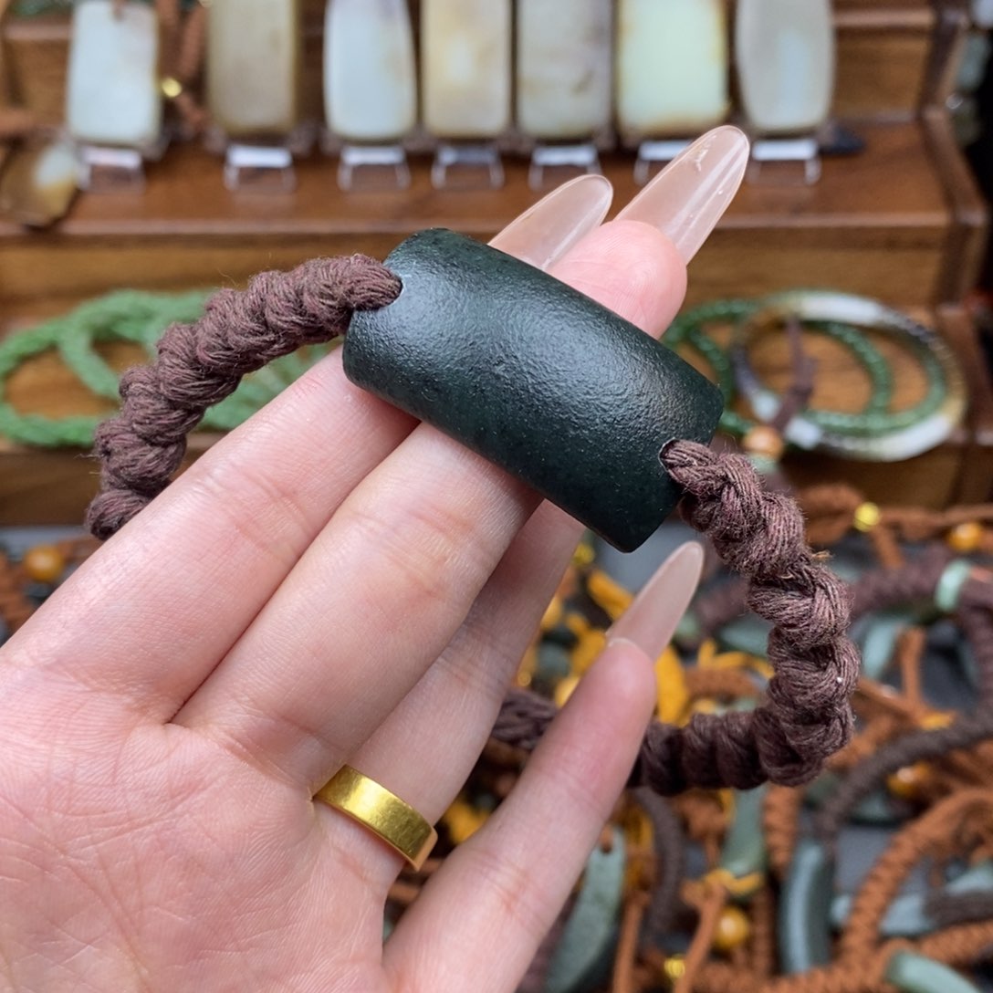 和田玉颈饰未镶嵌半**义